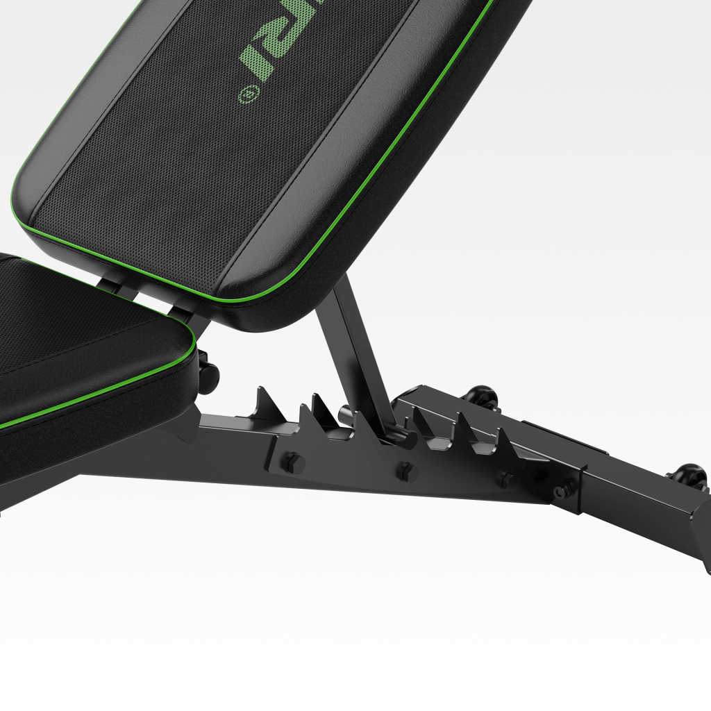 Detail van het verstelmechanisme en de rugleuning van een zwart fitnessbankje met groene accenten